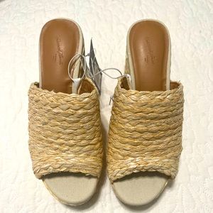 NWT Universal Threads Women’s Nessa Platform Mule Heels - Size 7